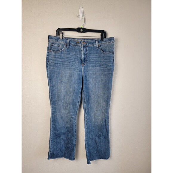 Chico's So Sliming Girlfriend Kick Fkare Crop Jeans Size 2.5 R - Picture 1 of 6